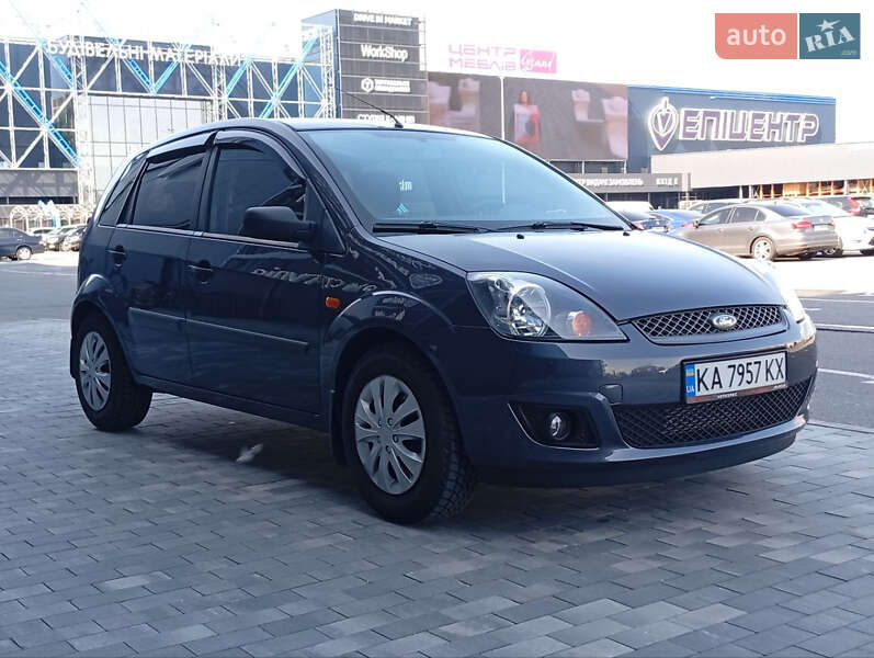Хэтчбек Ford Fiesta 2008 в Киеве