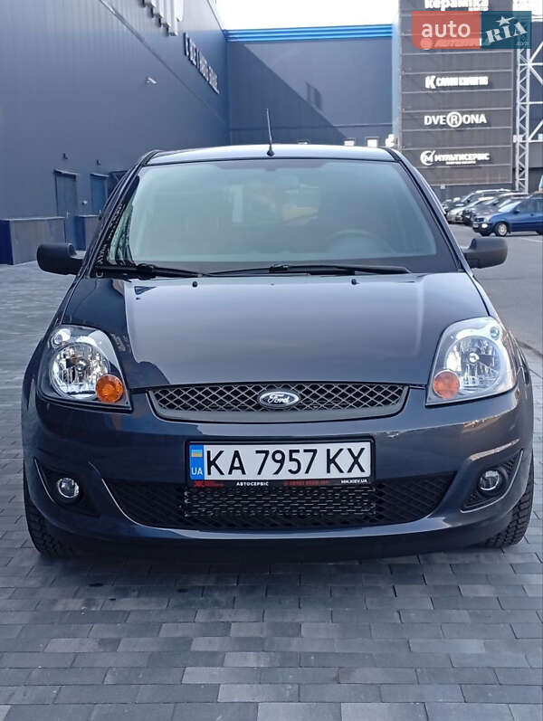 Хэтчбек Ford Fiesta 2008 в Киеве