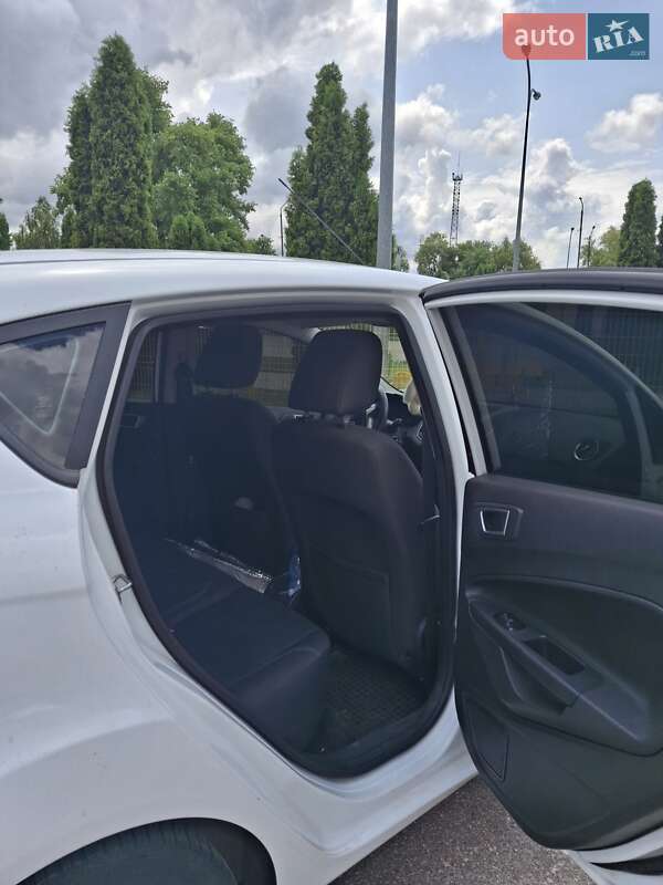 Хэтчбек Ford Fiesta 2013 в Александрие