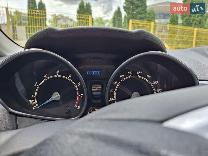 Хэтчбек Ford Fiesta 2013 в Александрие