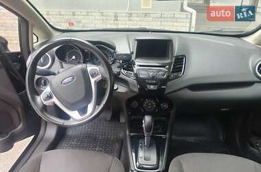 Хэтчбек Ford Fiesta 2016 в 