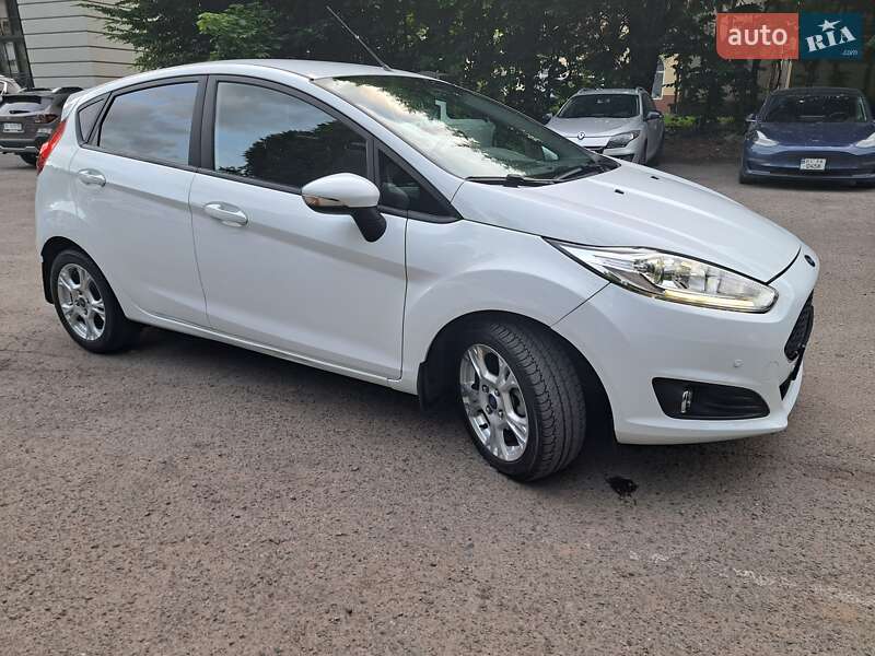 Хэтчбек Ford Fiesta 2016 в Львове