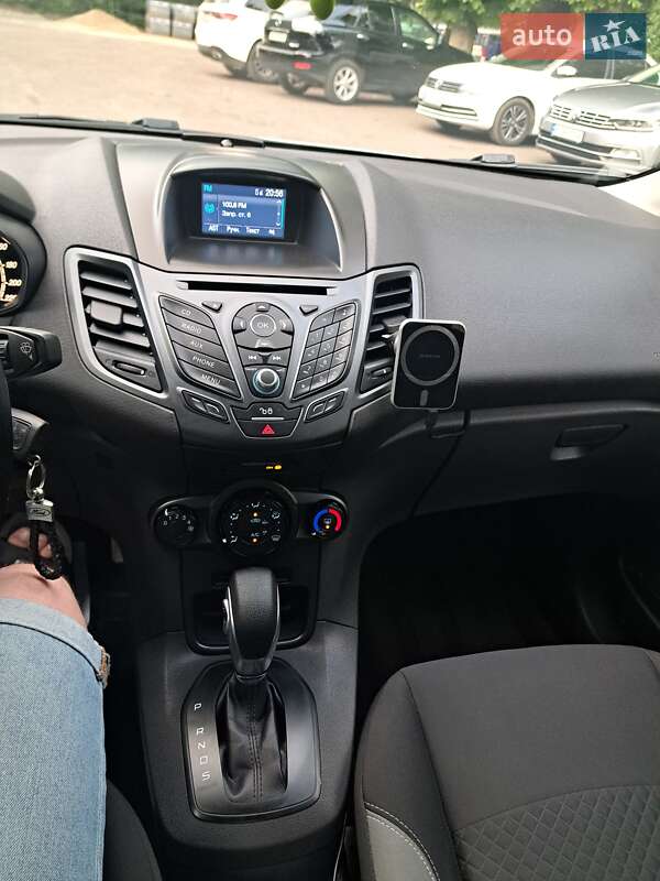 Хэтчбек Ford Fiesta 2016 в Львове