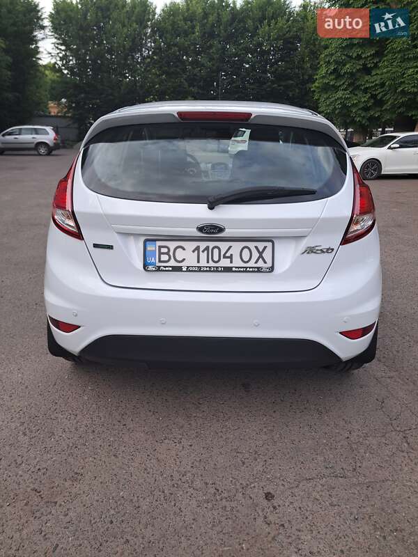 Хэтчбек Ford Fiesta 2016 в Львове