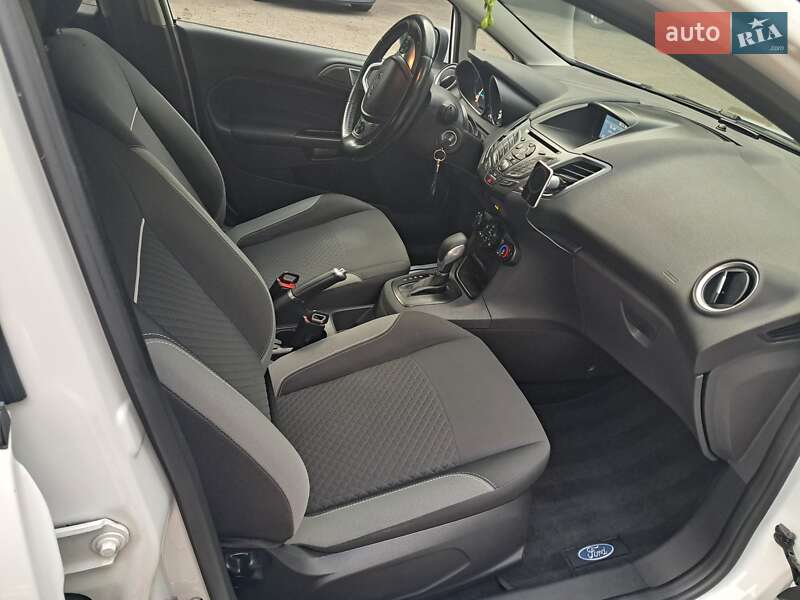 Хэтчбек Ford Fiesta 2016 в Львове