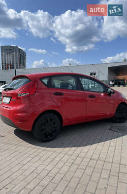 Хэтчбек Ford Fiesta 2011 в 