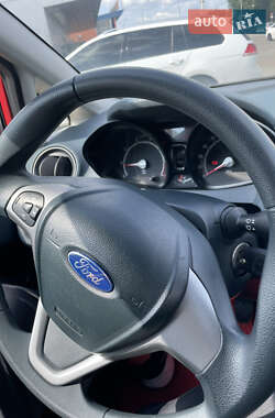 Хэтчбек Ford Fiesta 2011 в 