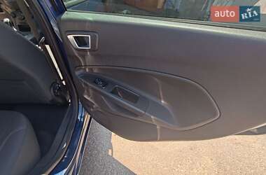 Хэтчбек Ford Fiesta 2013 в 