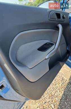 Хэтчбек Ford Fiesta 2010 в 