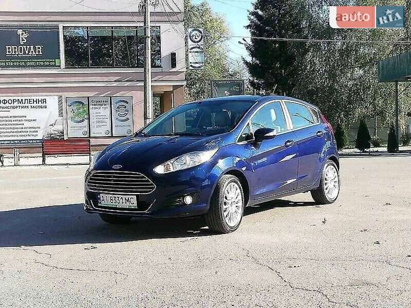 Хэтчбек Ford Fiesta 2016 в 