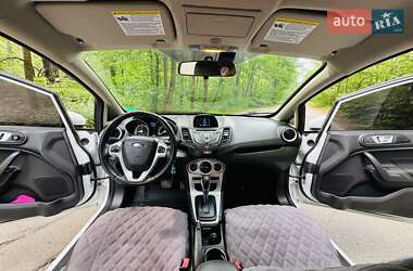 Хэтчбек Ford Fiesta 2015 в 