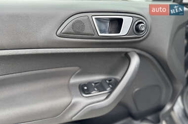 Седан Ford Fiesta 2016 в 