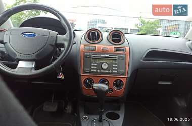 Хэтчбек Ford Fiesta 2007 в 