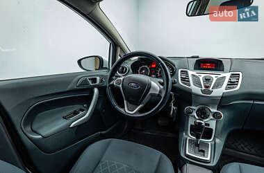 Хэтчбек Ford Fiesta 2011 в 