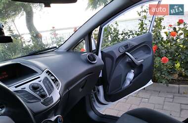 Хэтчбек Ford Fiesta 2011 в 