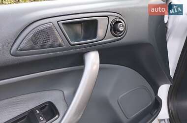 Хэтчбек Ford Fiesta 2011 в 