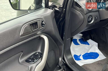 Хэтчбек Ford Fiesta 2013 в 