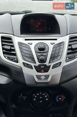 Хэтчбек Ford Fiesta 2013 в 
