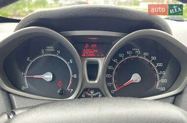 Хэтчбек Ford Fiesta 2013 в 
