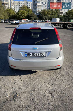 Хэтчбек Ford Fiesta 2005 в 