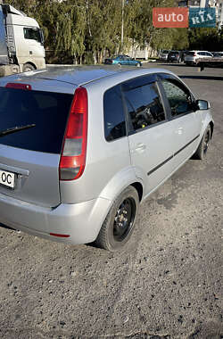 Хэтчбек Ford Fiesta 2005 в 