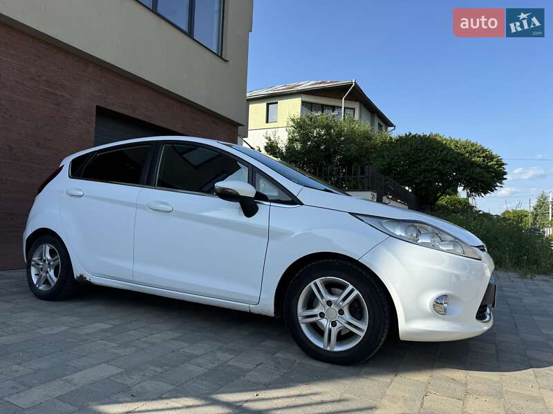 Седан Ford Fiesta 2012 в Ивано-Франковске