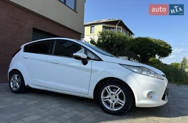 Седан Ford Fiesta 2012 в 