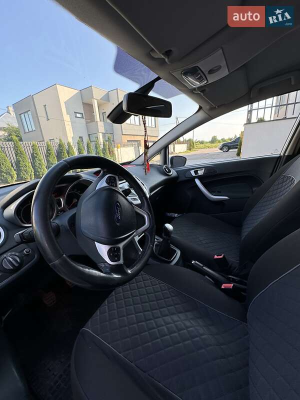 Седан Ford Fiesta 2012 в Ивано-Франковске