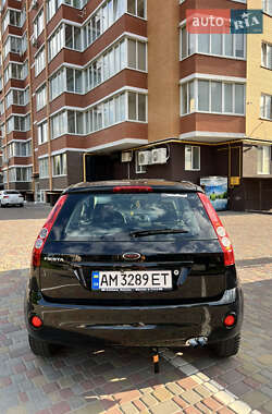 Хэтчбек Ford Fiesta 2007 в 