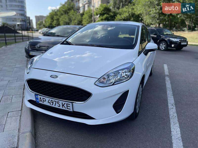 Хэтчбек Ford Fiesta 2018 в 