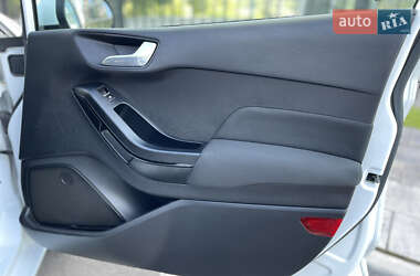 Хэтчбек Ford Fiesta 2018 в 