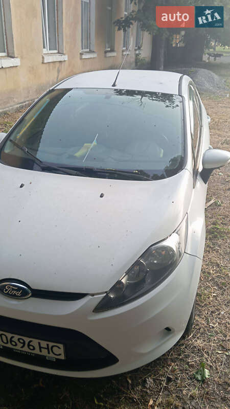 Седан Ford Fiesta 2012 в 