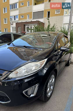 Хэтчбек Ford Fiesta 2012 в 