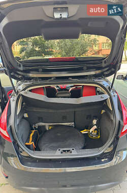 Хэтчбек Ford Fiesta 2012 в 