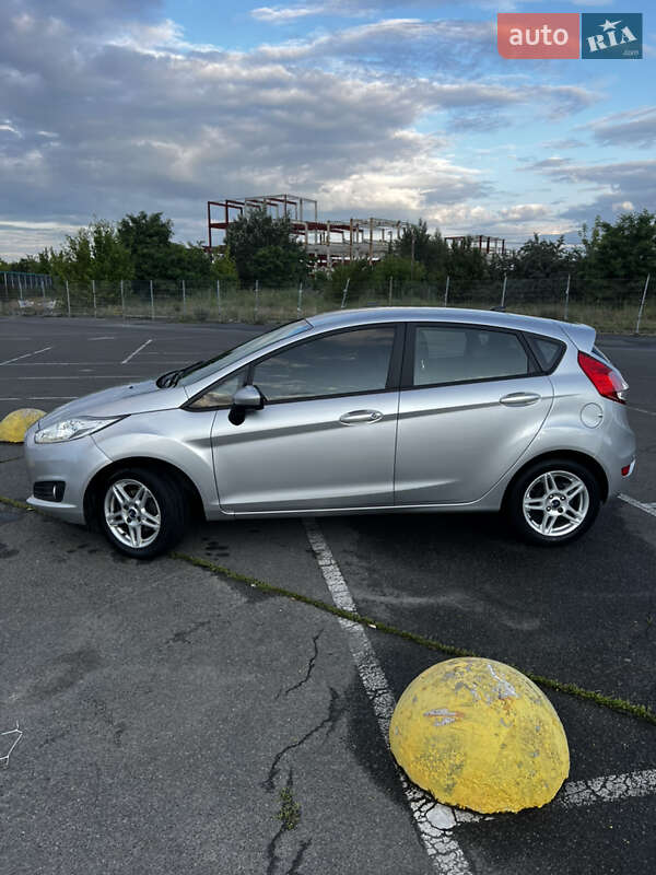 Хетчбек Ford Fiesta 2017 в Києві