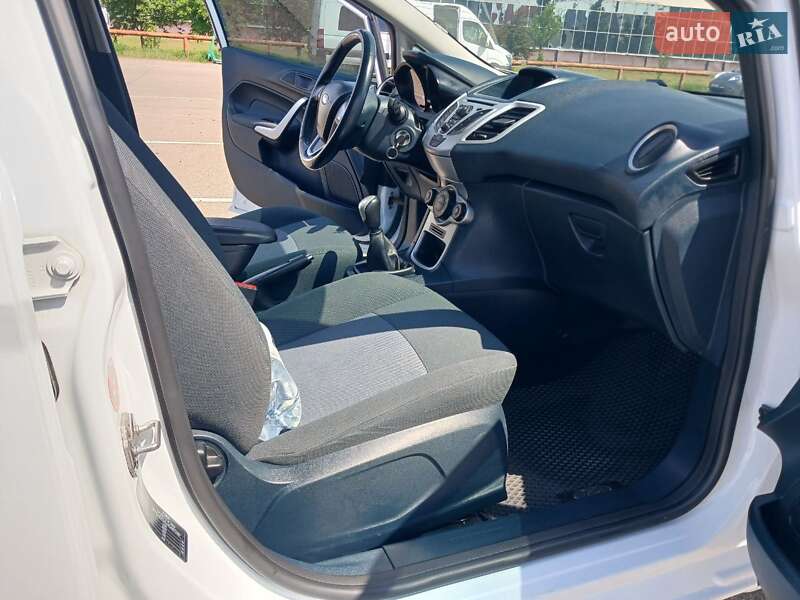 Хэтчбек Ford Fiesta 2012 в Киеве