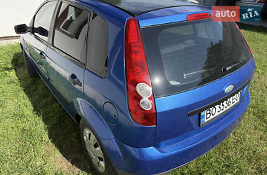 Хэтчбек Ford Fiesta 2005 в 