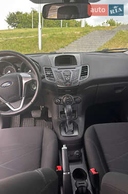 Хэтчбек Ford Fiesta 2016 в 