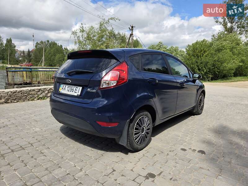 Хэтчбек Ford Fiesta 2013 в Шумске