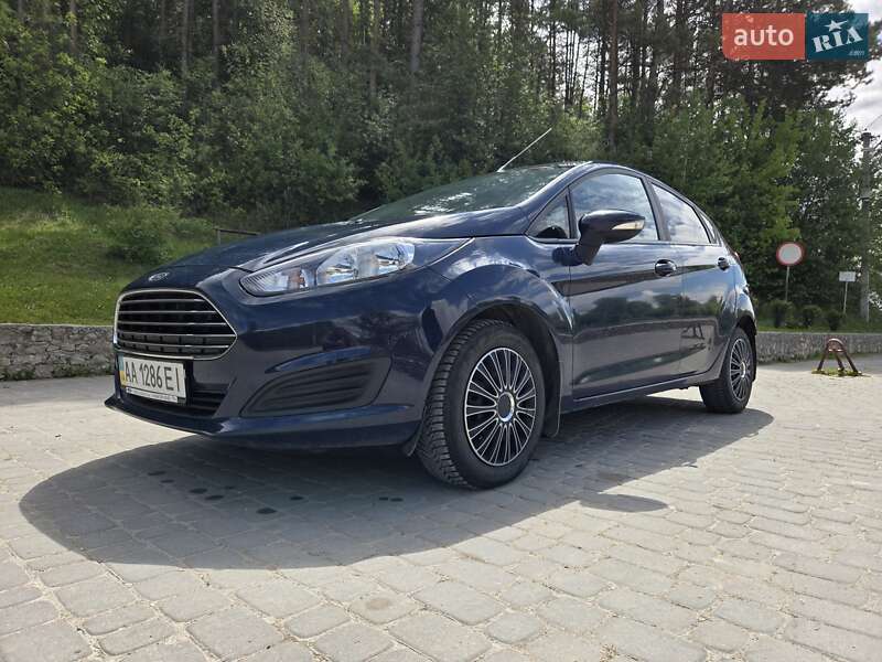 Хэтчбек Ford Fiesta 2013 в Шумске