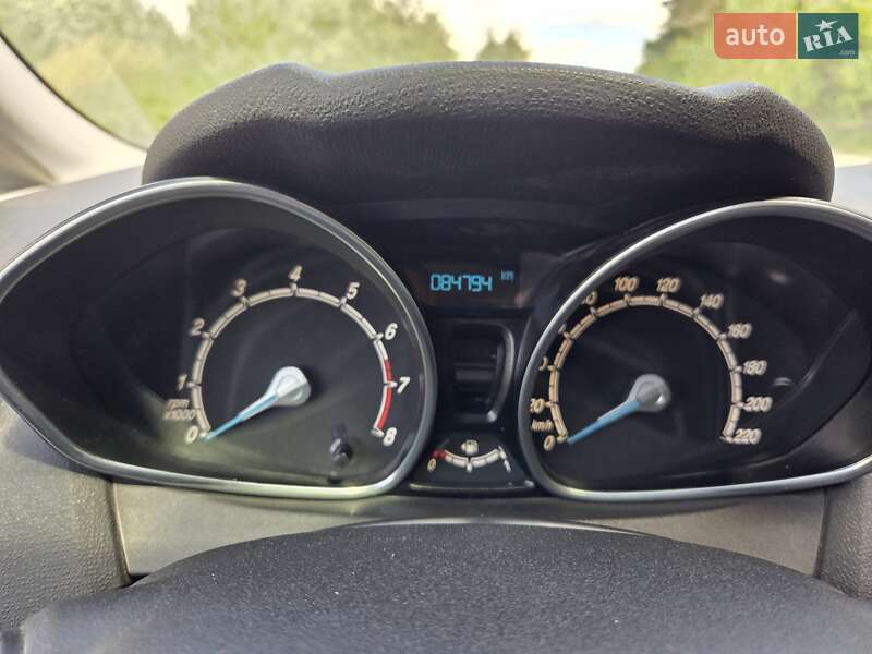 Хэтчбек Ford Fiesta 2013 в Шумске