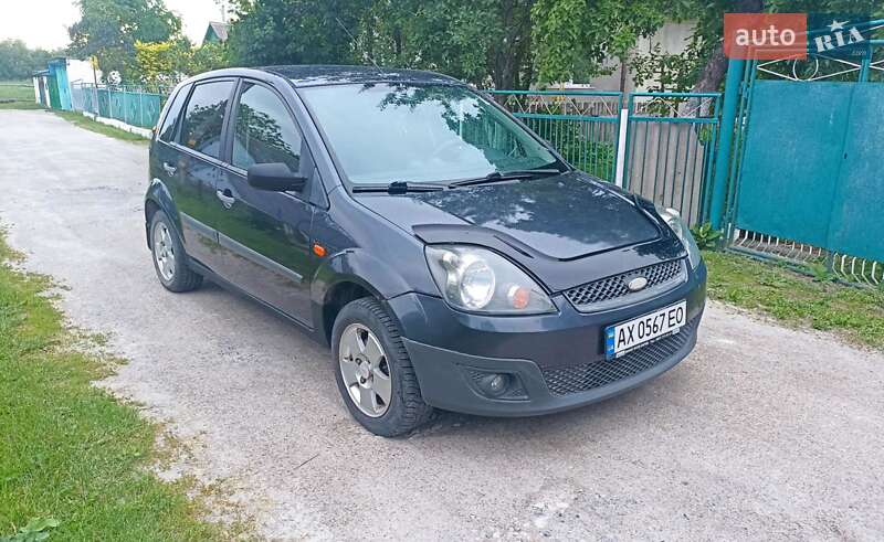 Хэтчбек Ford Fiesta 2006 в 