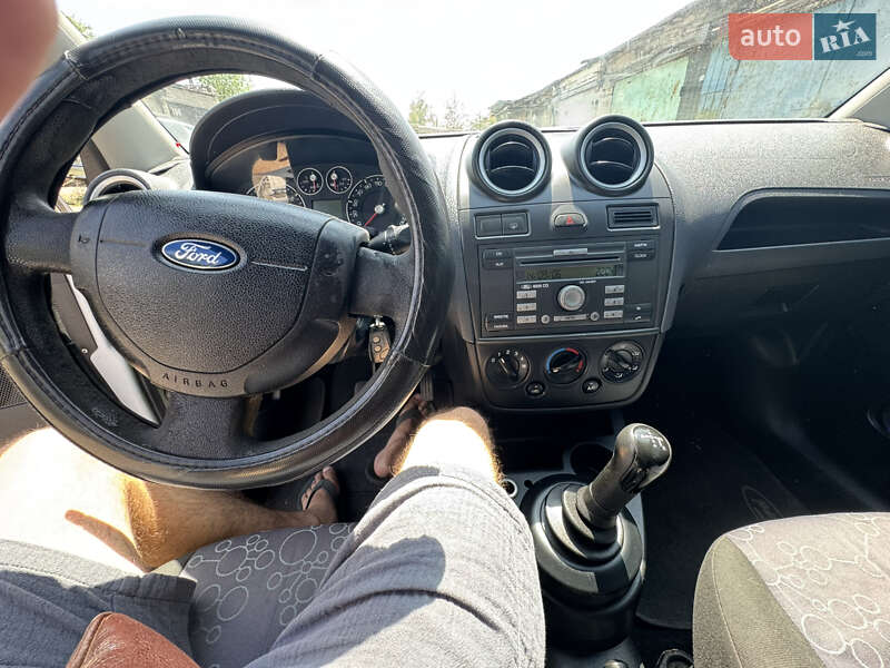 Хэтчбек Ford Fiesta 2006 в Запорожье