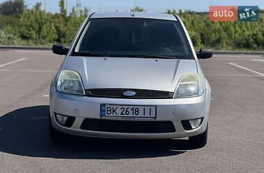 Хетчбек Ford Fiesta 2004 в 