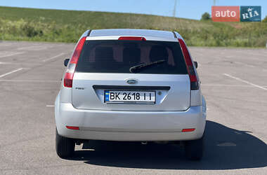 Хетчбек Ford Fiesta 2004 в 