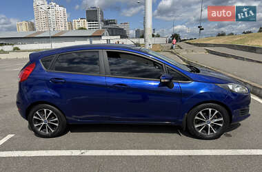 Хэтчбек Ford Fiesta 2015 в 