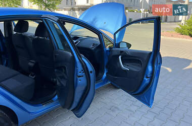 Хэтчбек Ford Fiesta 2012 в 