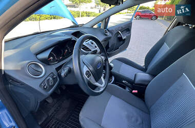 Хэтчбек Ford Fiesta 2012 в 
