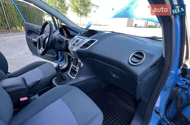 Хэтчбек Ford Fiesta 2012 в 
