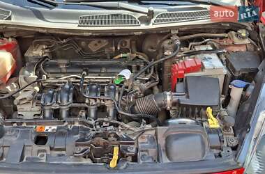 Хэтчбек Ford Fiesta 2014 в 